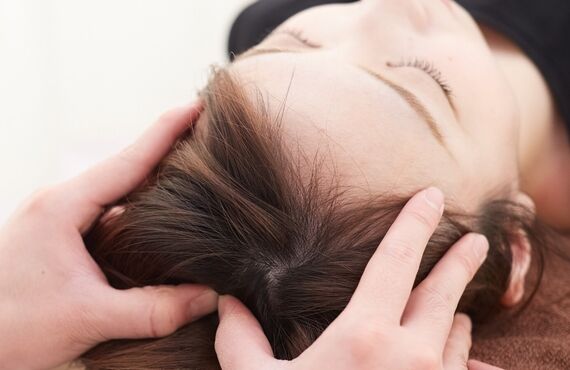 文京区の美容院ではコリを解すマッサージと炭酸泉のヘッドスパが大人気です