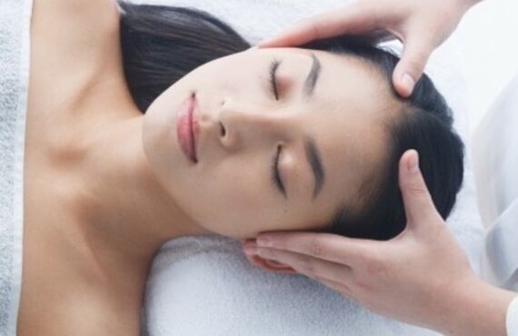 文京区のエステでは眼精疲労の改善も期待できるヘッドスパを行います